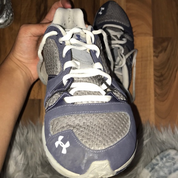 Tennis shoes - Picture 3 of 5